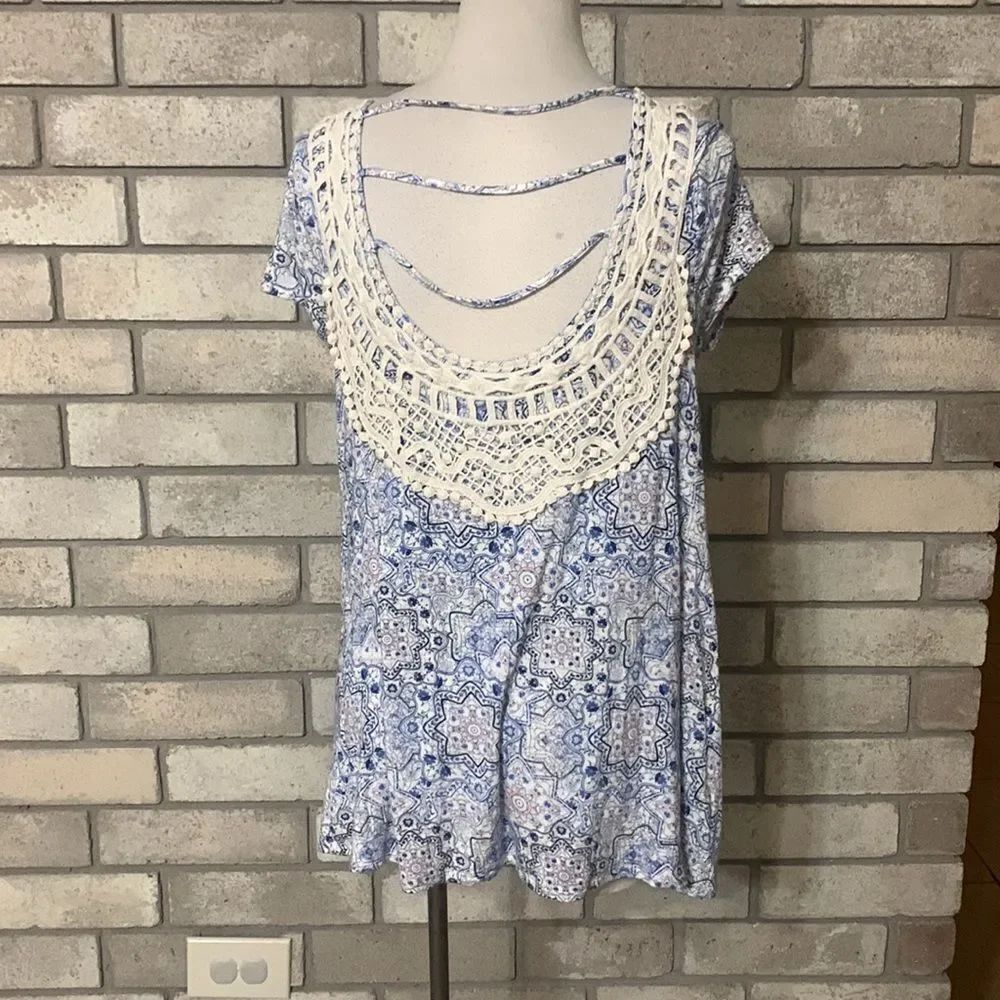 3for$20 medium blouse  - Picture 3 of 4